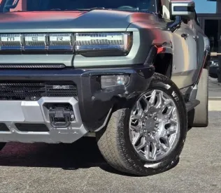 جى ام سى هامر اى فى 2024 أخضر مستعملة للبيع