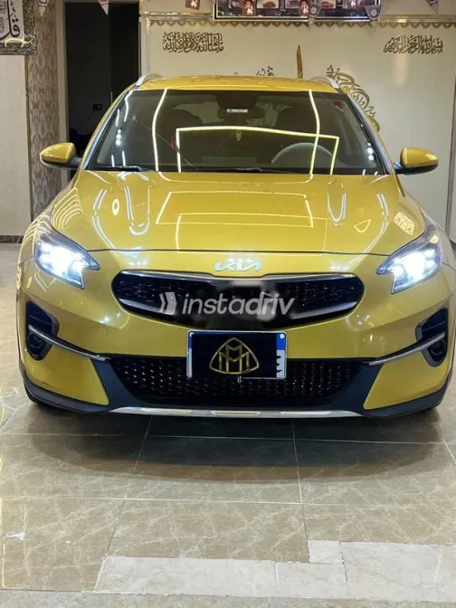 Kia Xceed 2022 Gold Used for Sale - 1