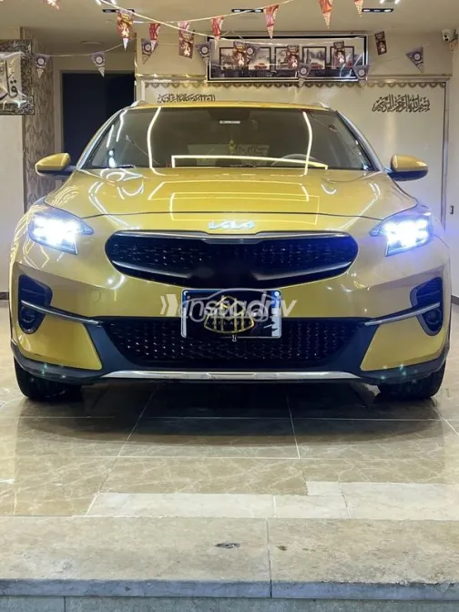 Kia Xceed 2022 Gold Used for Sale - 3