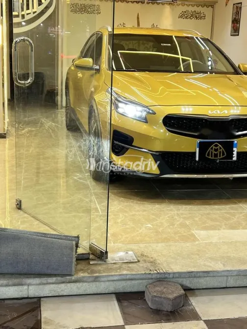 Kia Xceed 2022 Gold Used for Sale - 5