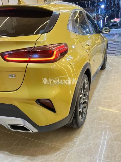 Kia Xceed 2022 Gold Used for Sale - 8