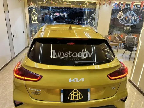 Kia Xceed 2022 Gold Used for Sale - 10