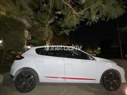 Renault Megane 2016 White Used for Sale - 1