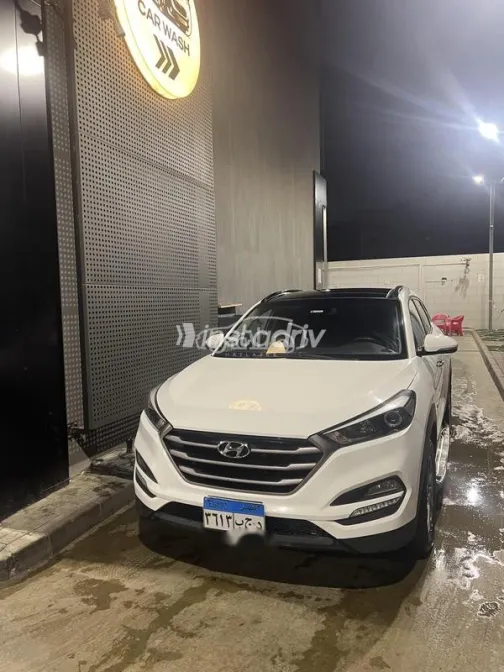 Hyundai Tucson 2017 White Used for Sale - 5