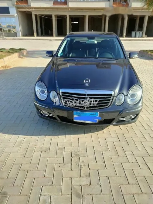 Mercedes E 200 2009 Gray Used for Sale - 1