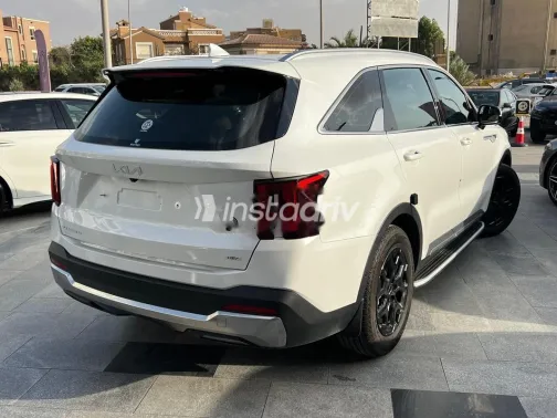 كيا سورينتو 2021 أبيض مستعملة للبيع - 2