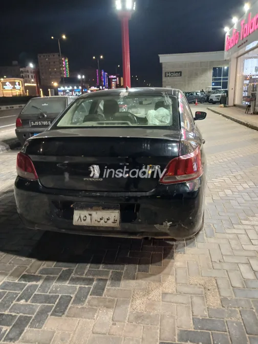 بيجو 301 2018 أبيض مستعملة للبيع - 1