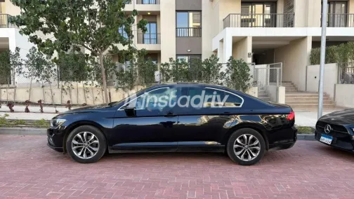 فولكس فاغن باسات 2022 أبيض مستعملة للبيع - 1