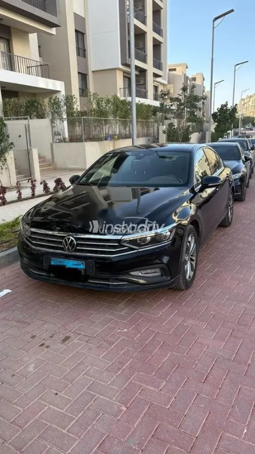 فولكس فاغن باسات 2022 أبيض مستعملة للبيع - 2