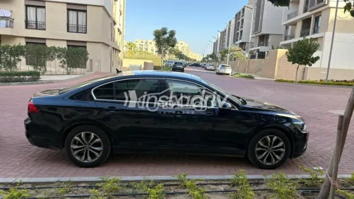 فولكس فاغن باسات 2022 أبيض مستعملة للبيع - 3