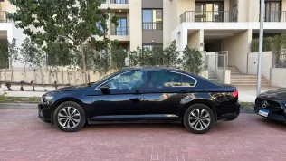 فولكس فاغن باسات 2022 أبيض مستعملة للبيع