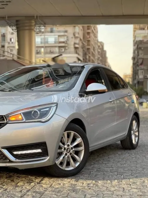 Chery Arrizo 5 2025 White Used for Sale - 5