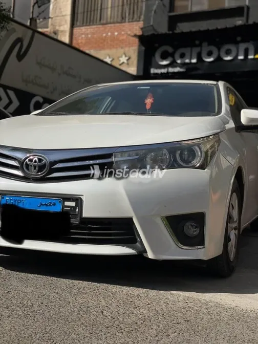 Toyota Corolla 2015 White Used for Sale - 1