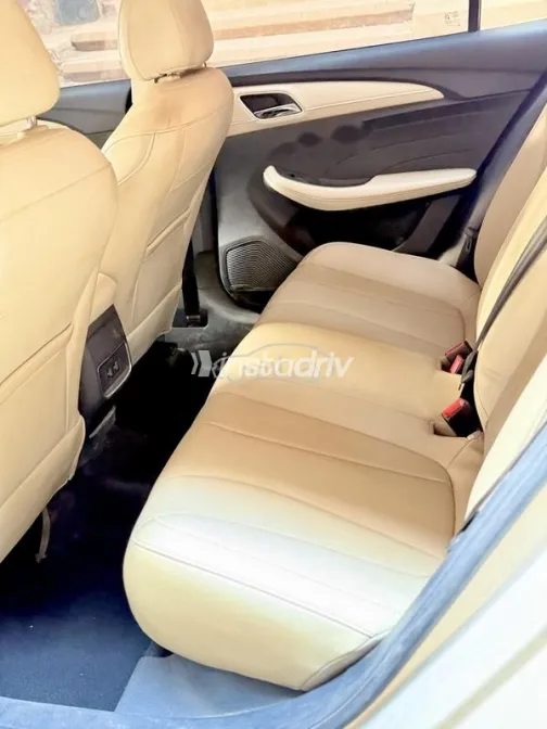 MG 5 2020 White Used for Sale - 8