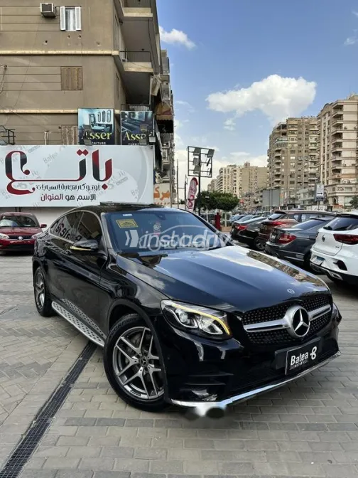 مرسيدس GLC 300 2019 أسود مستعملة للبيع - 2