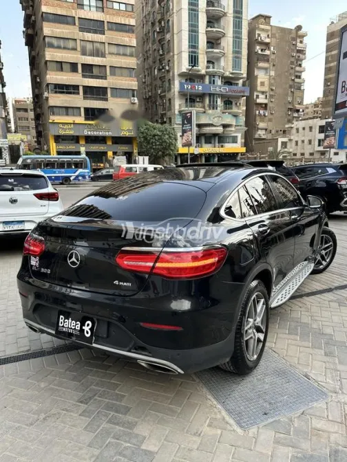 مرسيدس GLC 300 2019 أسود مستعملة للبيع - 5