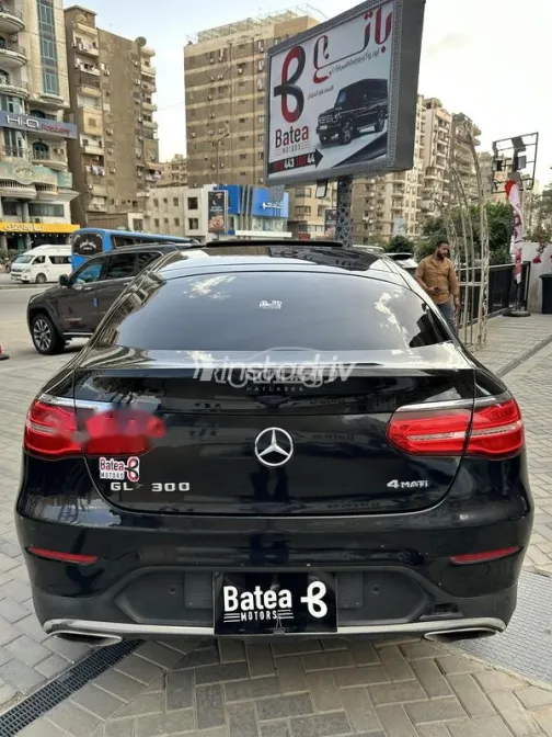 مرسيدس GLC 300 2019 أسود مستعملة للبيع - 6