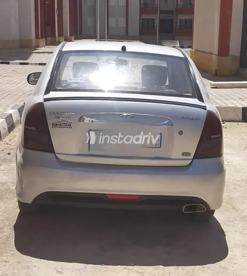 هيونداي اكسنت 2011 فضي مستعملة للبيع - 2