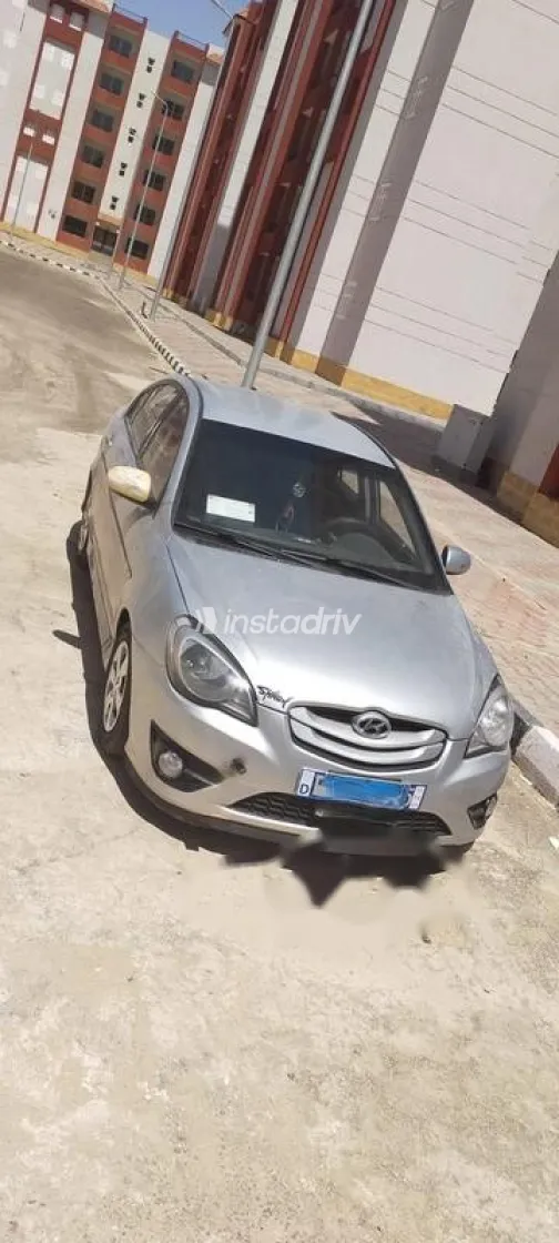 هيونداي اكسنت 2011 فضي مستعملة للبيع - 3