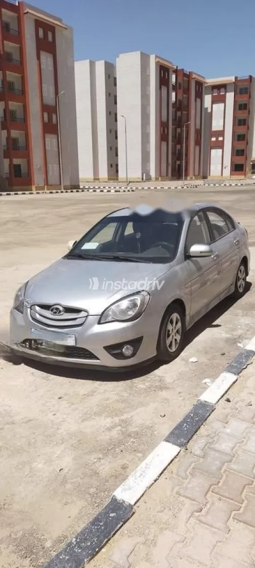 هيونداي اكسنت 2011 فضي مستعملة للبيع - 4