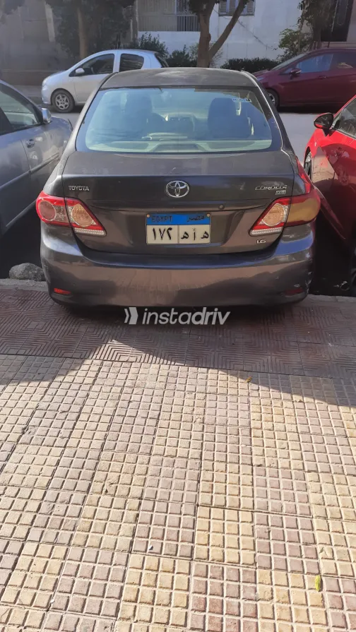 تويوتا كورولا 2013 أبيض مستعملة للبيع - 3