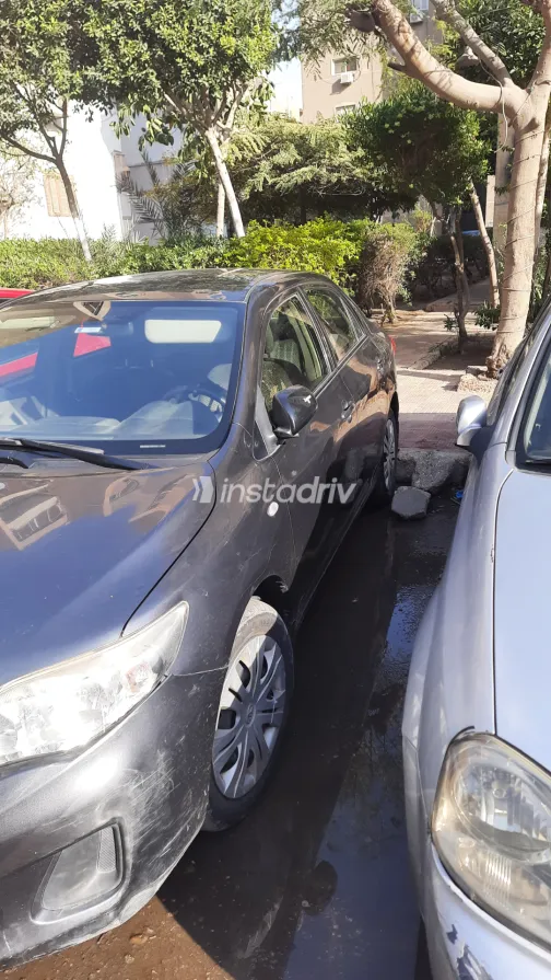 تويوتا كورولا 2013 أبيض مستعملة للبيع - 4