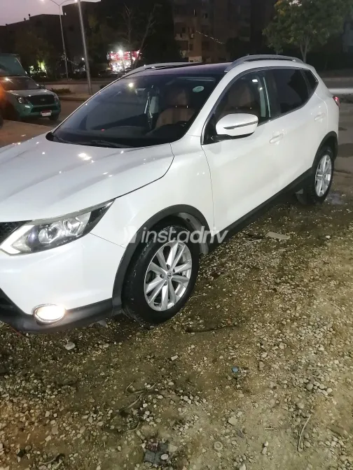 Nissan Qashqai 2015 White Used for Sale - 6