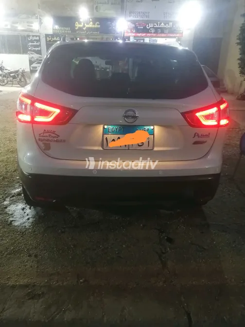Nissan Qashqai 2015 White Used for Sale - 8