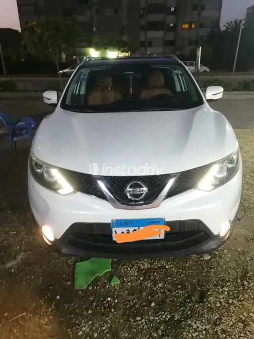 Nissan Qashqai 2015 White Used for Sale - 10