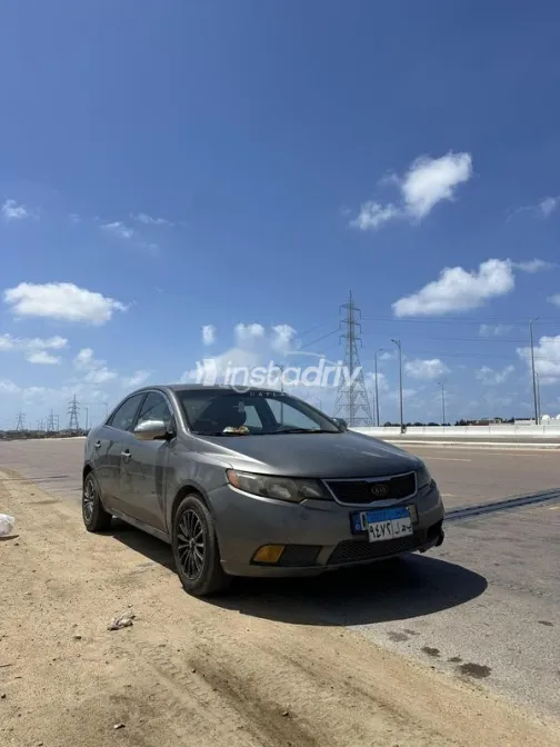 كيا سيراتو 2011 رمادي غامق مستعملة للبيع - 2