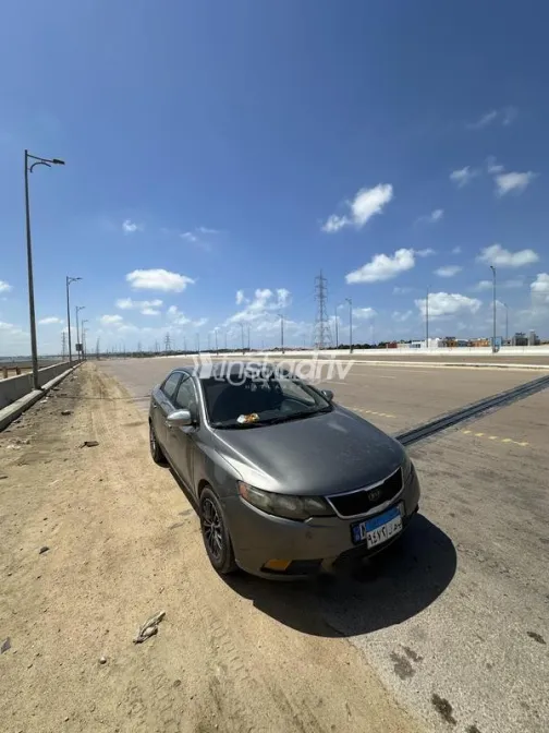 كيا سيراتو 2011 رمادي غامق مستعملة للبيع - 3