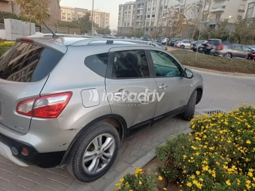 Nissan Qashqai 2013 Gray Used for Sale - 6