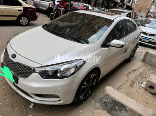 كيا K3 2013 أبيض مستعملة للبيع - 3