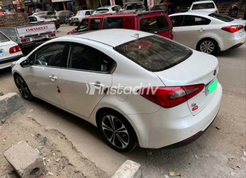 كيا K3 2013 أبيض مستعملة للبيع - 4