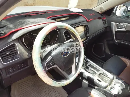 جيلي امجراند X7 2019 أبيض مستعملة للبيع - 2