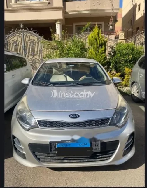 كيا ريو 2016 فضي مستعملة للبيع - 1