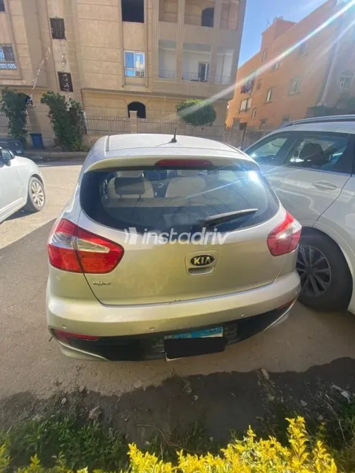 كيا ريو 2016 فضي مستعملة للبيع - 2