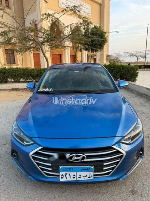 هيونداي افانتي 2017 أزرق غامق مستعملة للبيع - 7