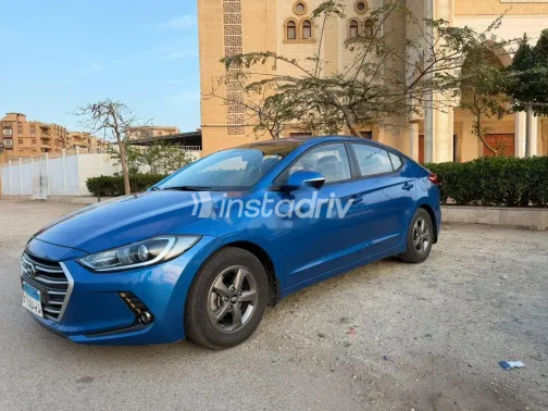 هيونداي افانتي 2017 أزرق غامق مستعملة للبيع - 9