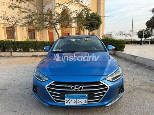 هيونداي افانتي 2017 أزرق غامق مستعملة للبيع - 10