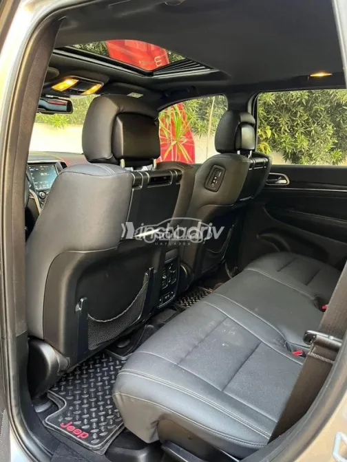 Jeep Grand Cherokee 2017 White Used for Sale - 9