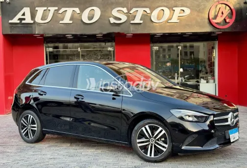 مرسيدس B 200 2023 أسود مستعملة للبيع - 2