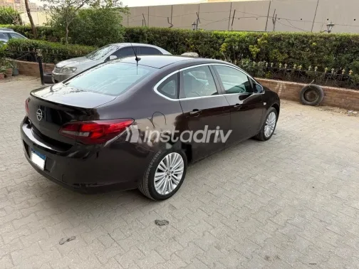 اوبل أسترا 2014 باذنجاني مستعملة للبيع - 2