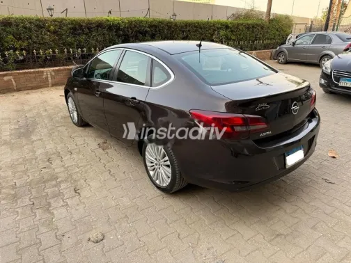 اوبل أسترا 2014 باذنجاني مستعملة للبيع - 3
