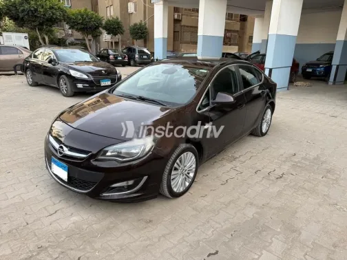 اوبل أسترا 2014 باذنجاني مستعملة للبيع - 4