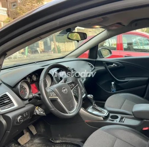 اوبل أسترا 2014 باذنجاني مستعملة للبيع - 6