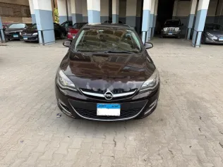 اوبل أسترا 2014 باذنجاني مستعملة للبيع