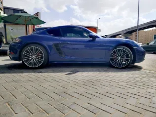 بورش كايمان 2020 أبيض مستعملة للبيع