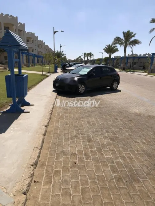 رينو ميجان 2010 أسود مستعملة للبيع - 2