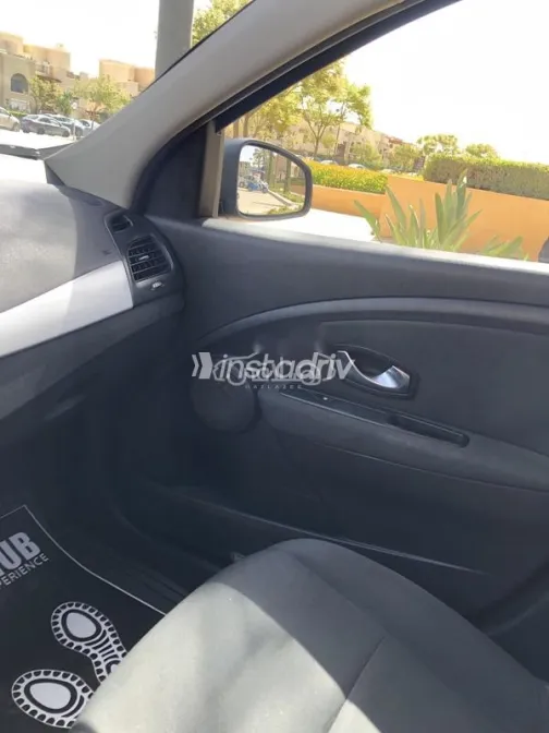 رينو ميجان 2010 أسود مستعملة للبيع - 9